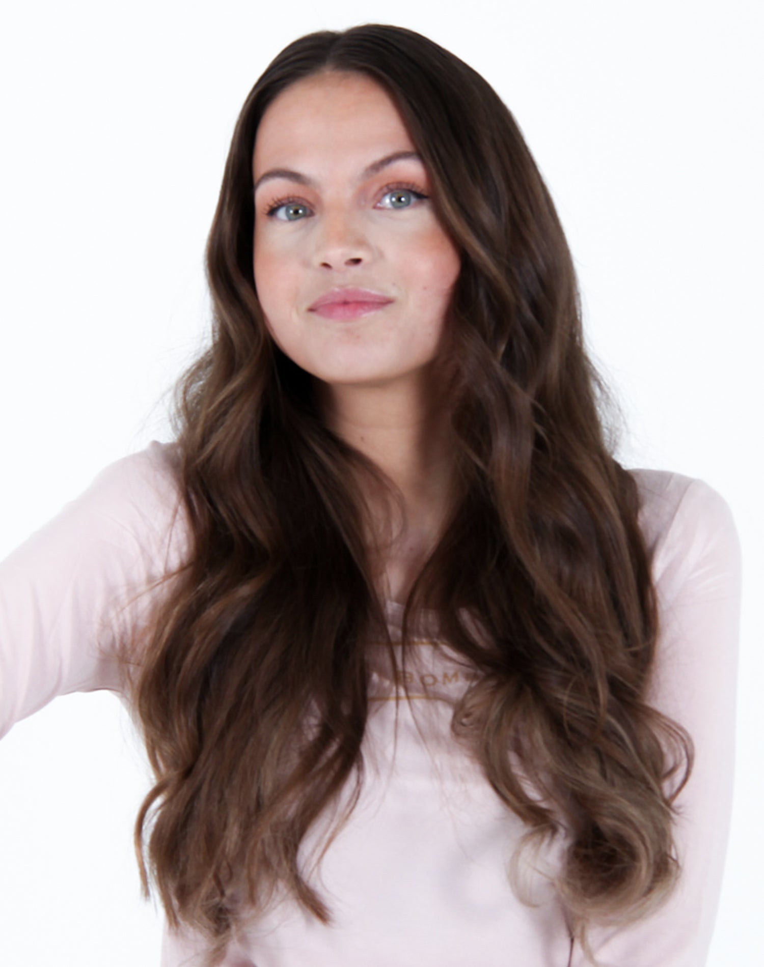 Cecilia i Äkta tejp löshår från Hello Bombshell i färgen #4